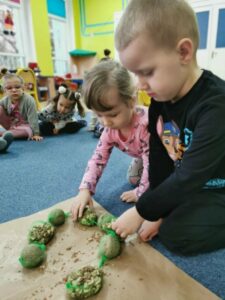 Dokarmiamy ptaki- "Motylki"