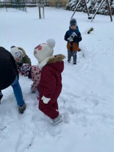 Zabawy na śniegu- "Motylki"
