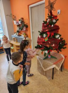 Dekorujemy choinkę- "Biedronki"