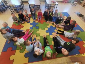 Ścieżka sensoryczna w grupie "Biedronek"