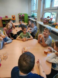 Sok owocowo-warzywny- "Minionki"