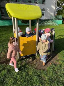 "Sówki" na placu zabaw