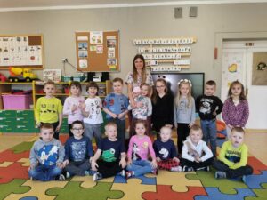 Poznajemy pracę pielęgniarki- spotkanie z p. Edytą- "Biedronki"