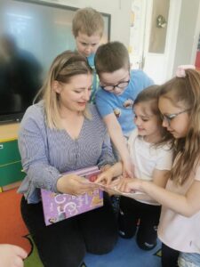 "Klub czytających rodziców"- mama Poli B. z grupy "Biedronki"