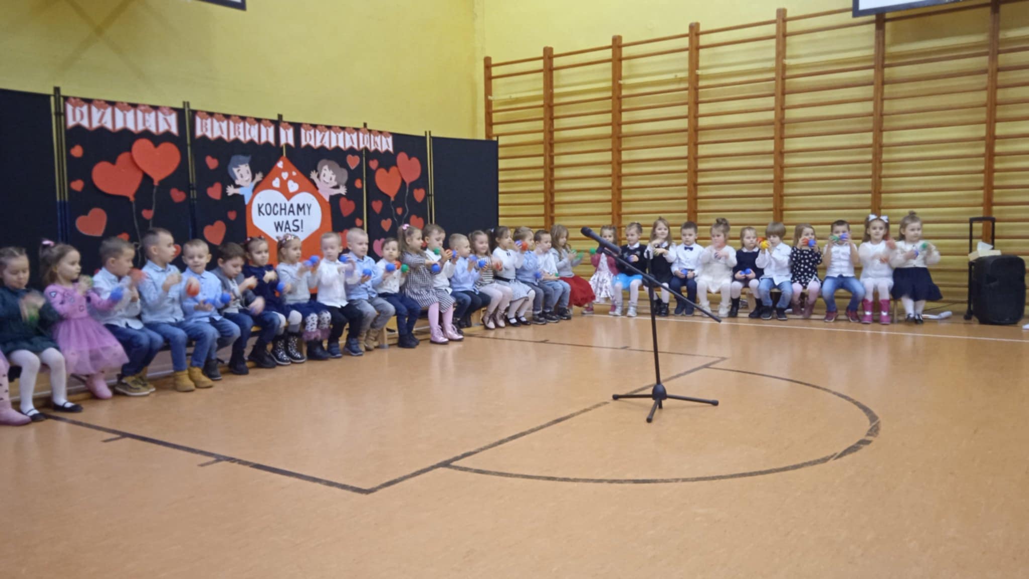 Dzień "Babci i Dziadka"- "Biedronki" i "Motylki"