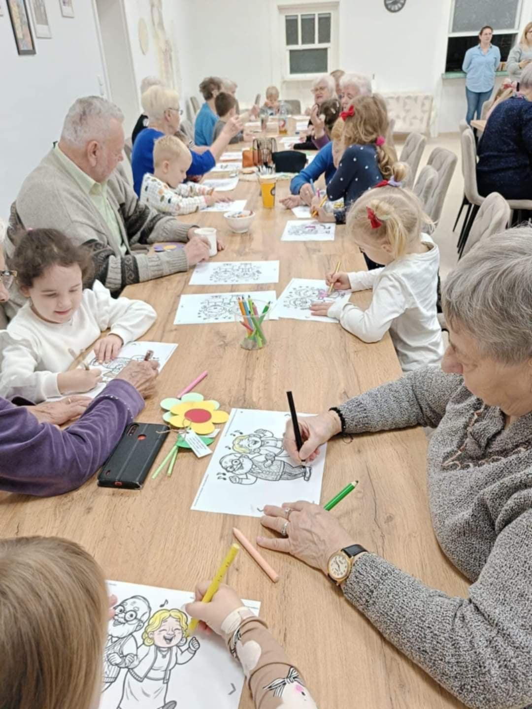 "Żabki" z życzeniami w Klubie Seniora