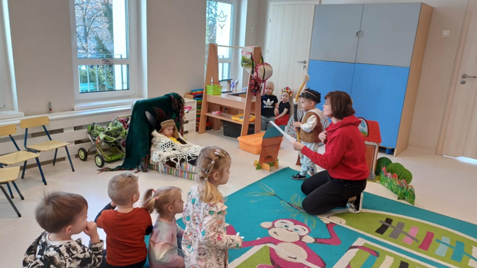 Zabawy w teatr "Czerwony kapturek"- "Delfinki"