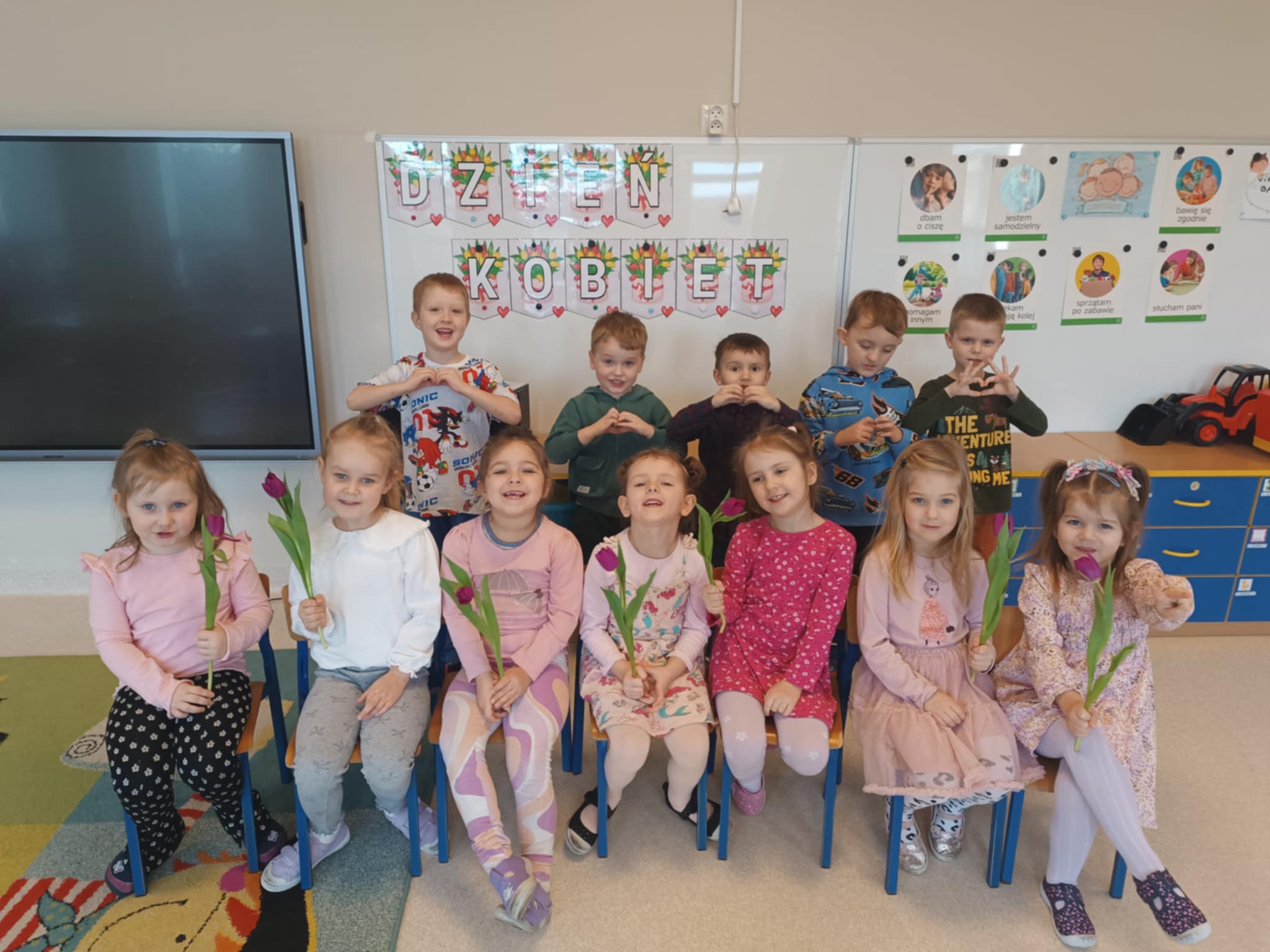 "Dzień Kobiet"- "Motylki", "Sówki", "Delfinki"
