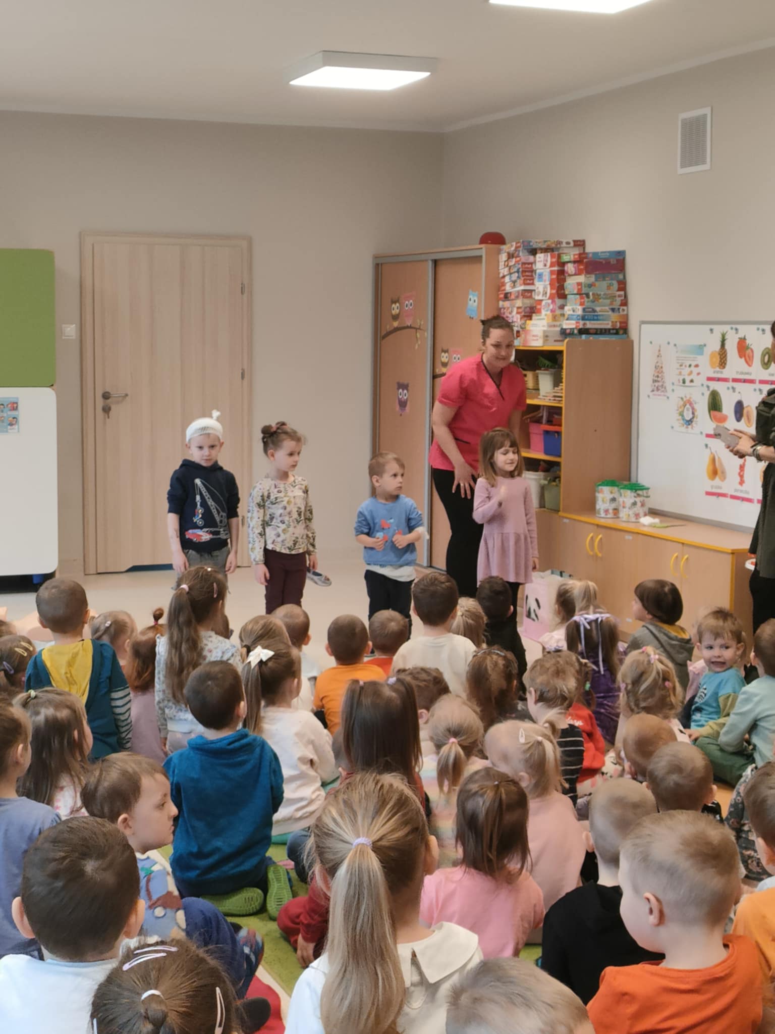 Spotkanie z ratownikiem medycznym - "Sówki", "Delfinki", "Motylki", "Biedronki"