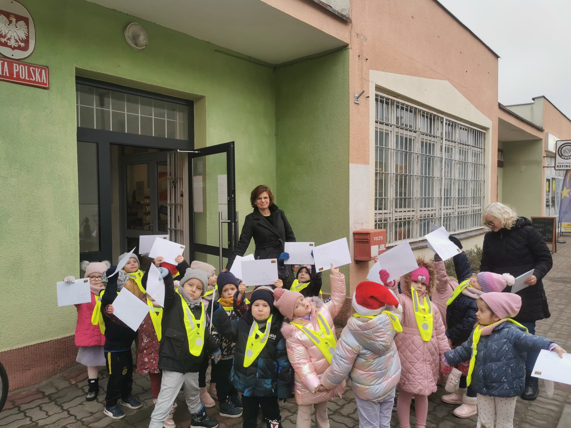 "Biedronki" wysyłają świąteczne kartki do rodziców