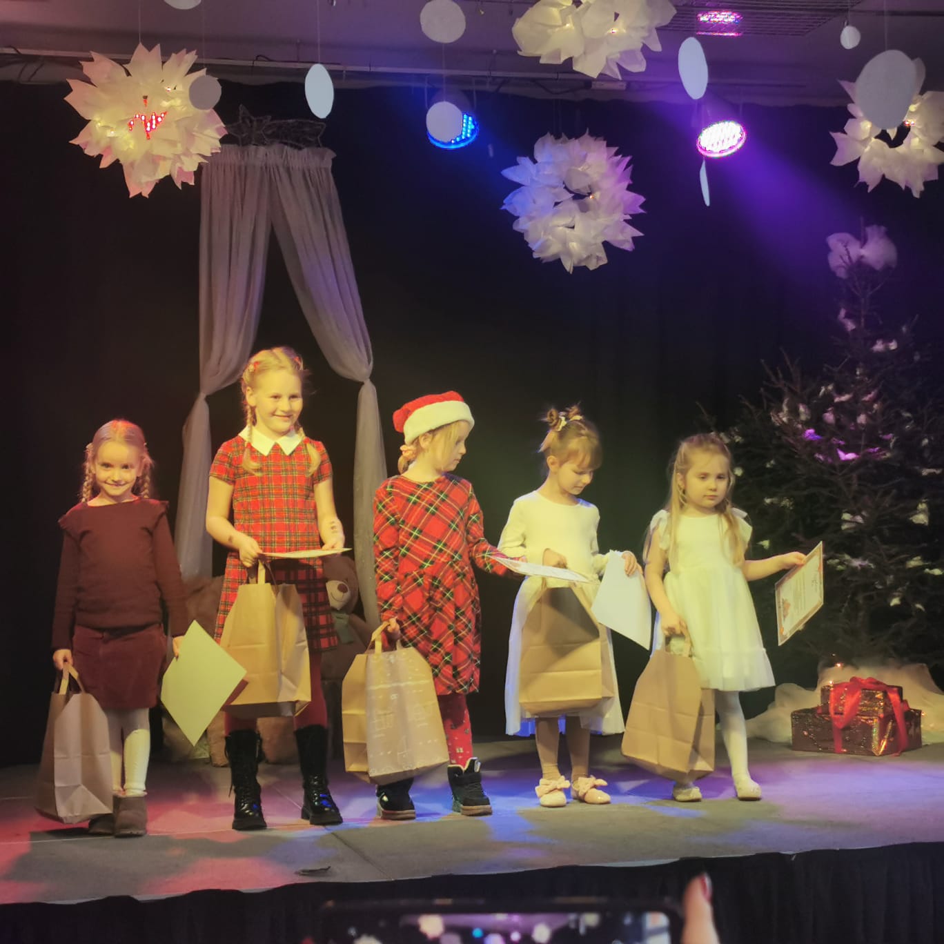 XII GMINNY FESTIWAL KOLĘD I PIOSENEK ŚWIĄTECZNYCH DLA PRZEDSZKOLAKÓW