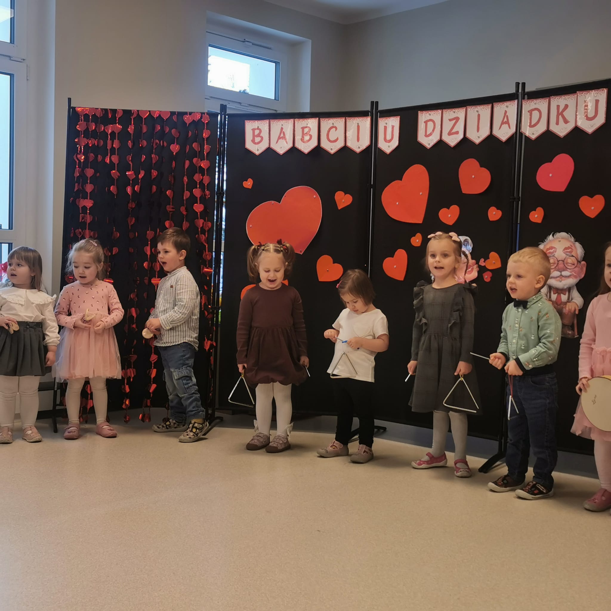 Dzień Babci i Dziadka- "Delfinki"