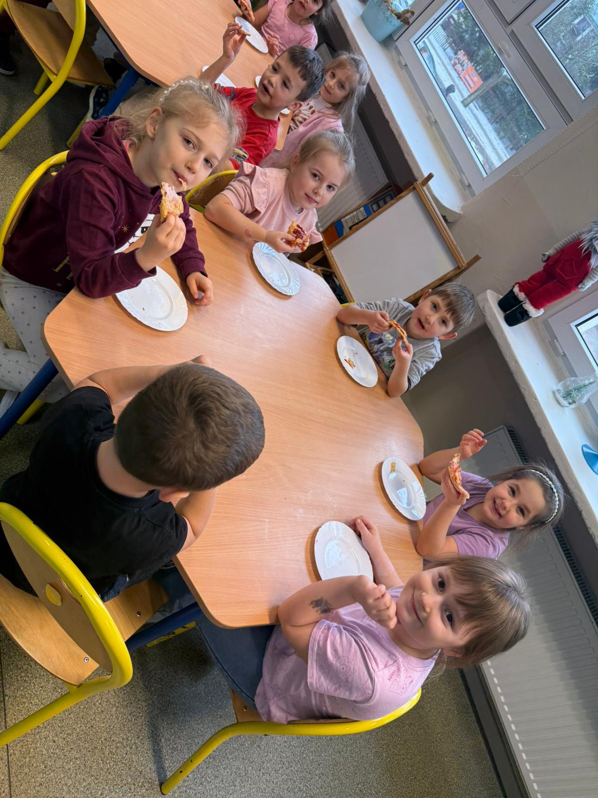 Dzień Pizzy -"Minionki"