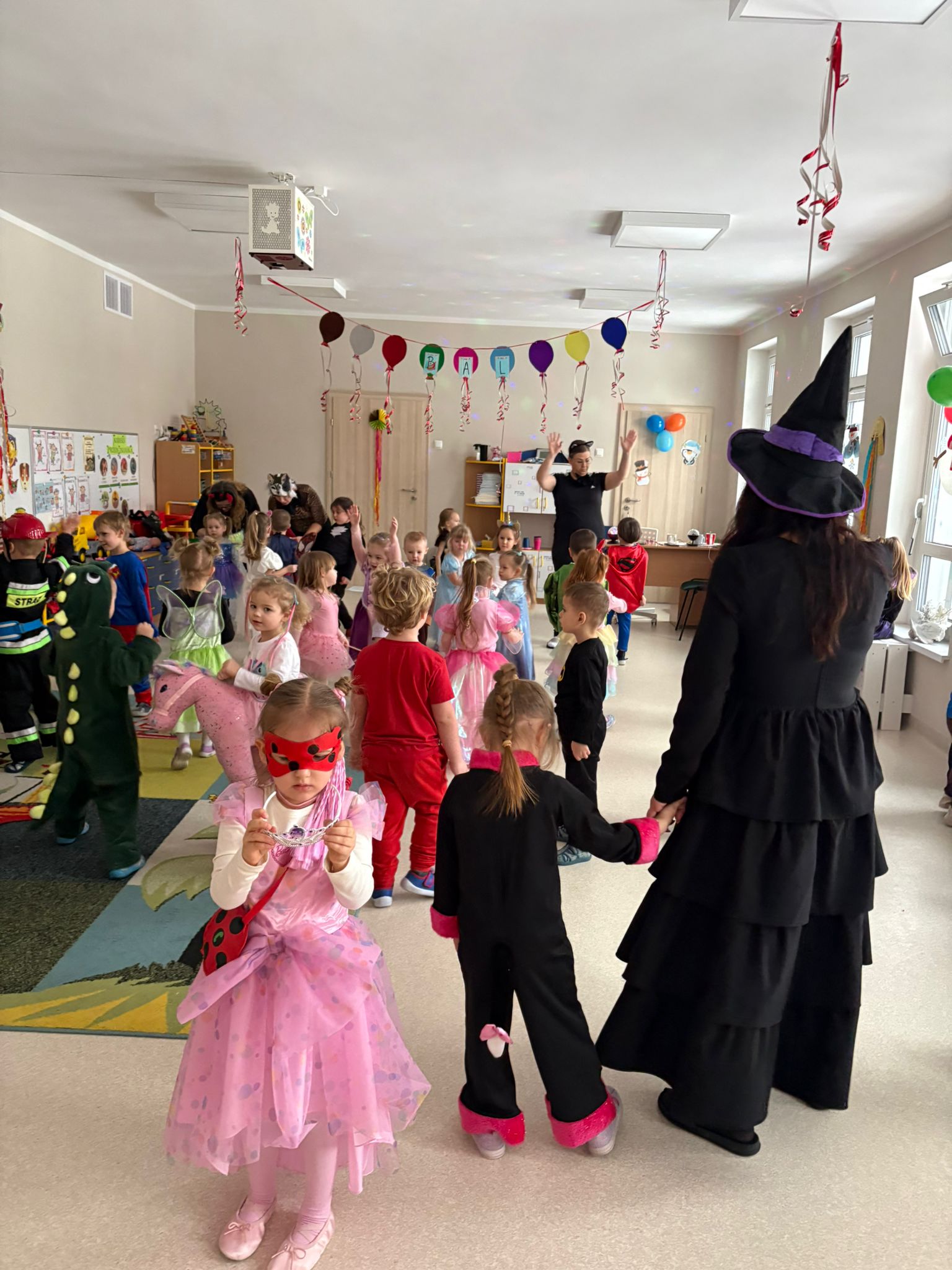 Bal karnawałowy "Motylki"  i "Delfinki"