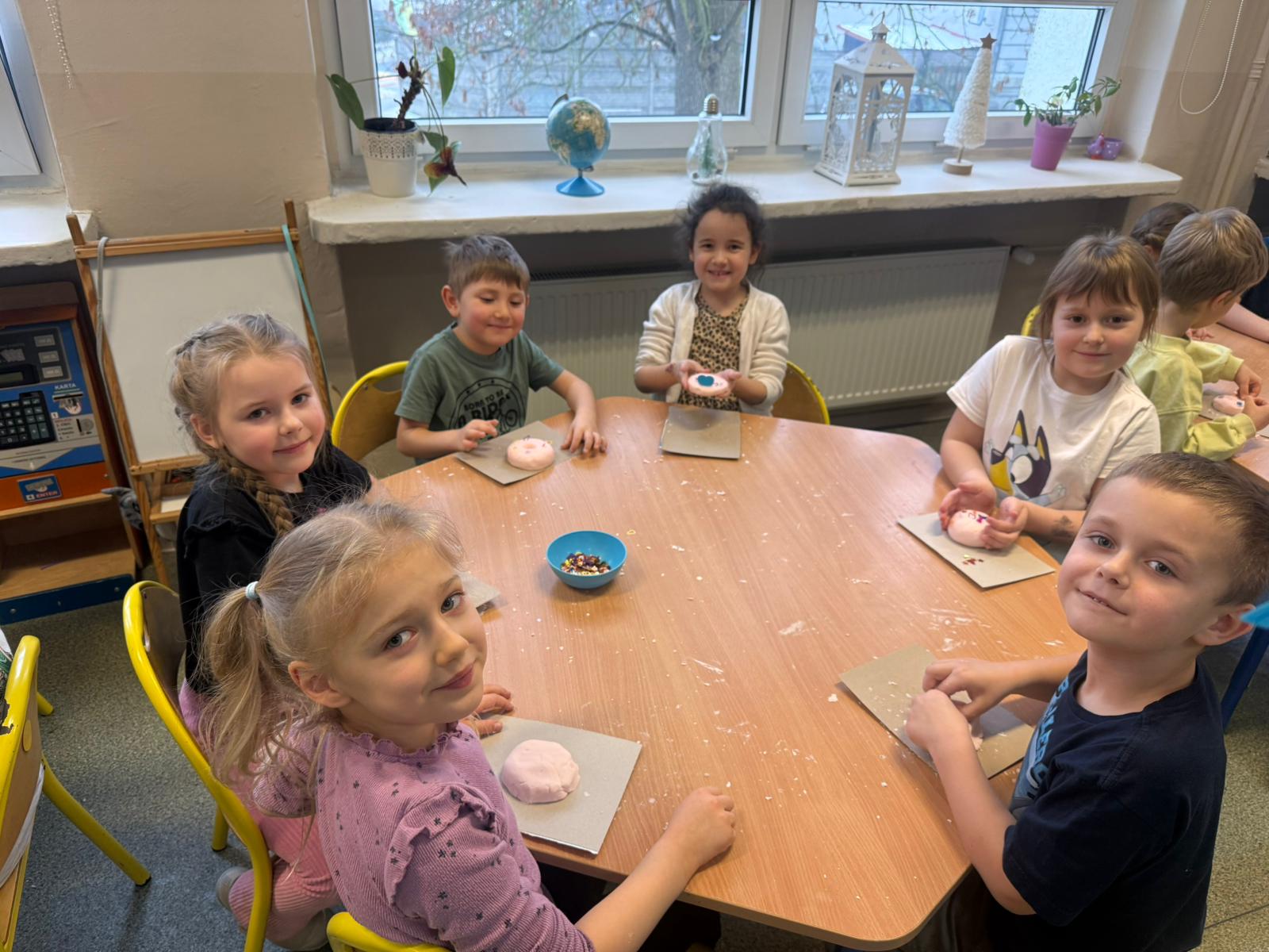 Tłusty czwartek - pączki z masy chmurkowej w grupie "Minionków"