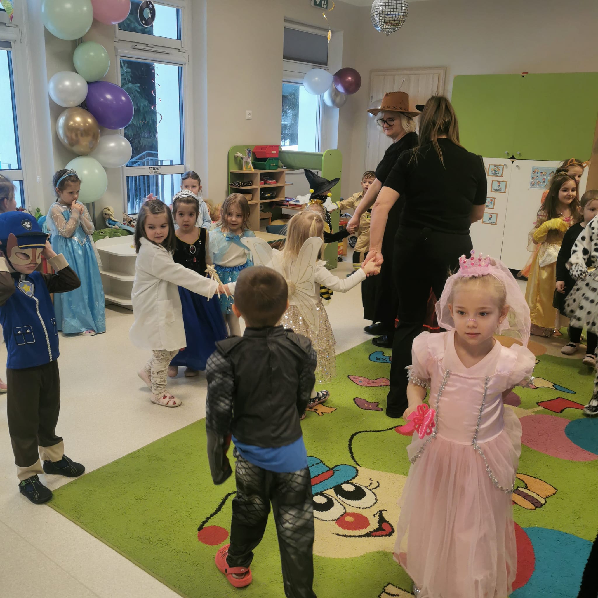 Bal karnawałowy "Sówki" i "Biedronki"