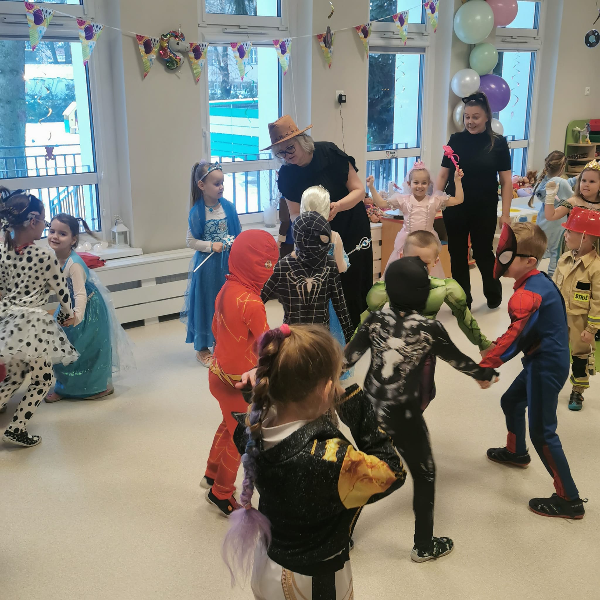 Bal karnawałowy "Sówki" i "Biedronki"