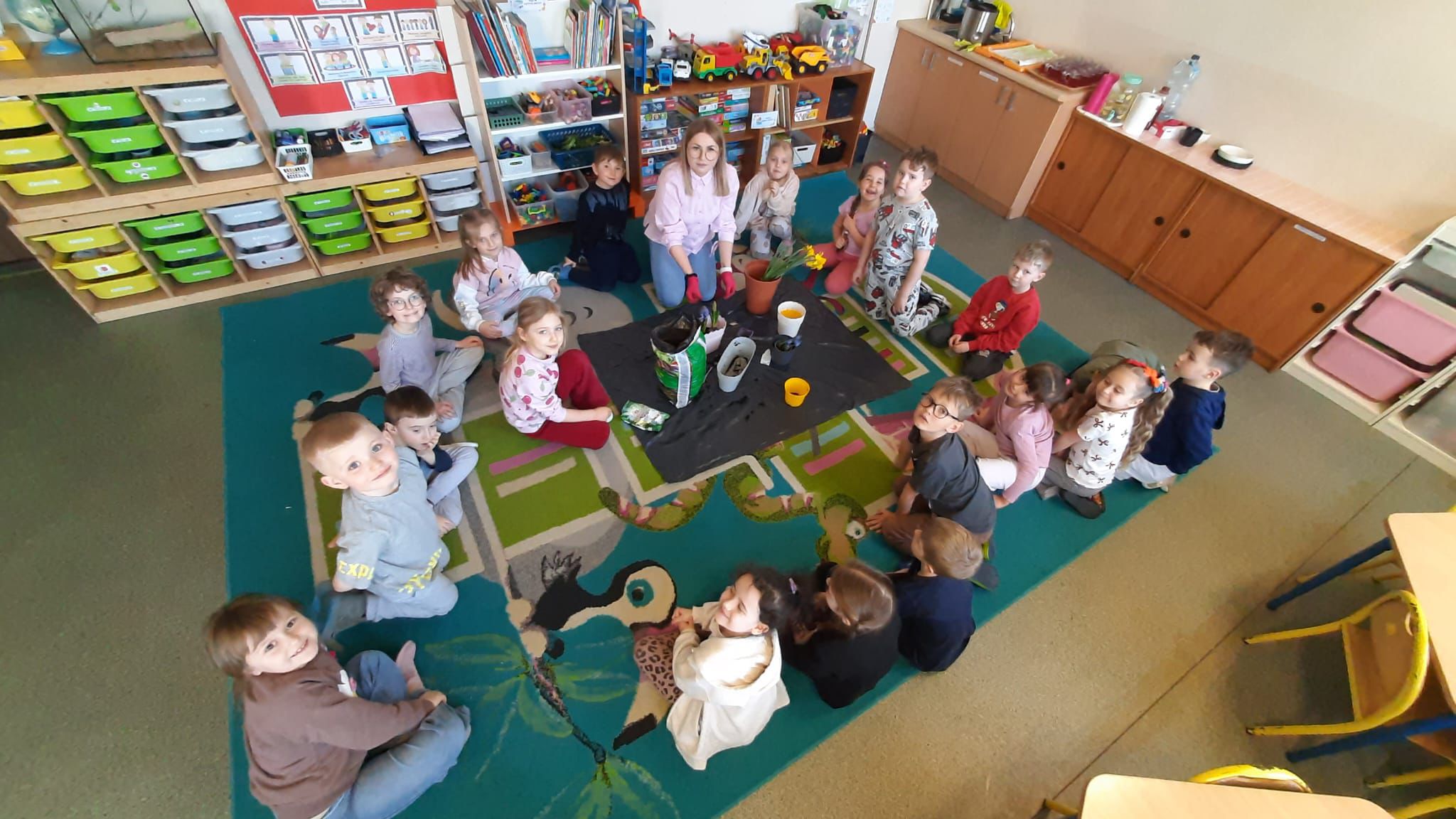 Minionki - wiosenny ogródek kwiatowy