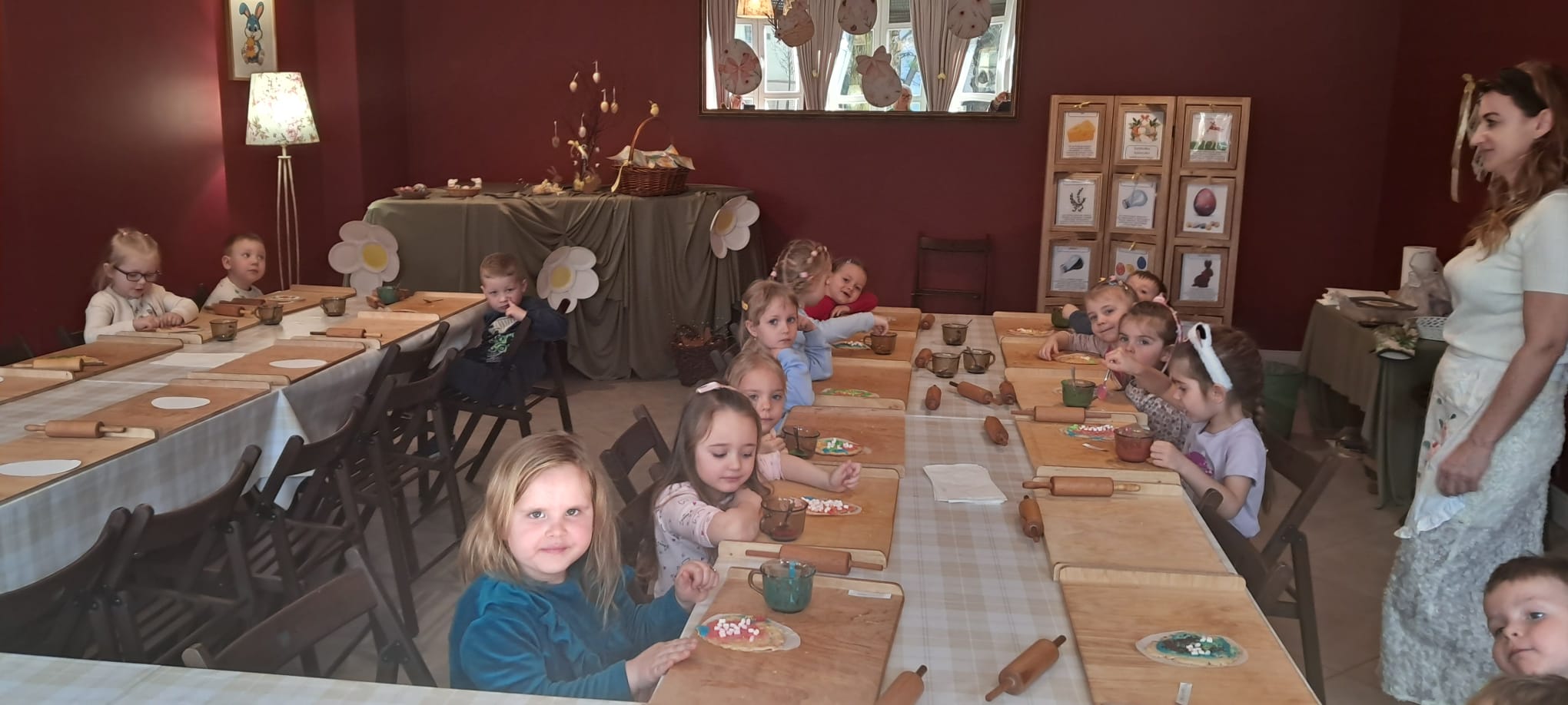 Warsztaty muzealne- mazurek wielkanocny. Biedronki