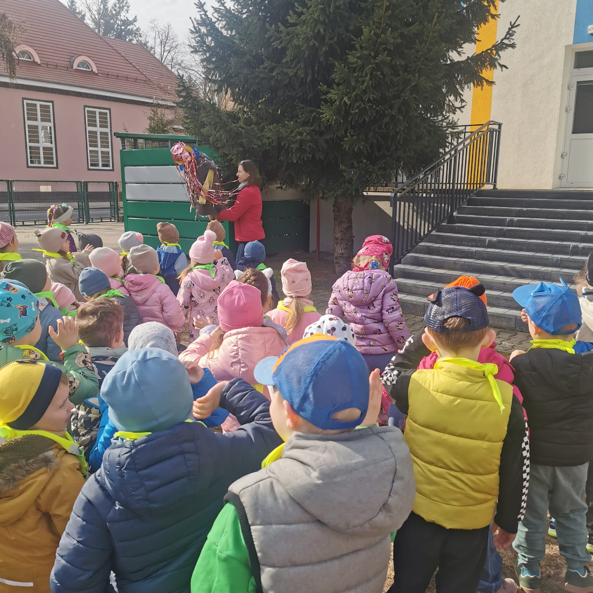 Dzień wiosny - gra terenowa "Tropiciele wiosny"