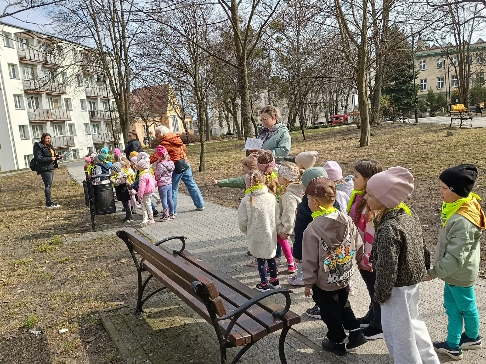Dzień wiosny - gra terenowa "Tropiciele wiosny"