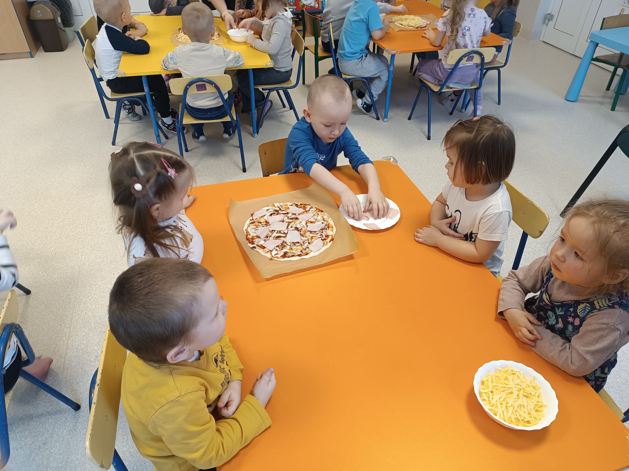 Dzień pizzy Delfinki