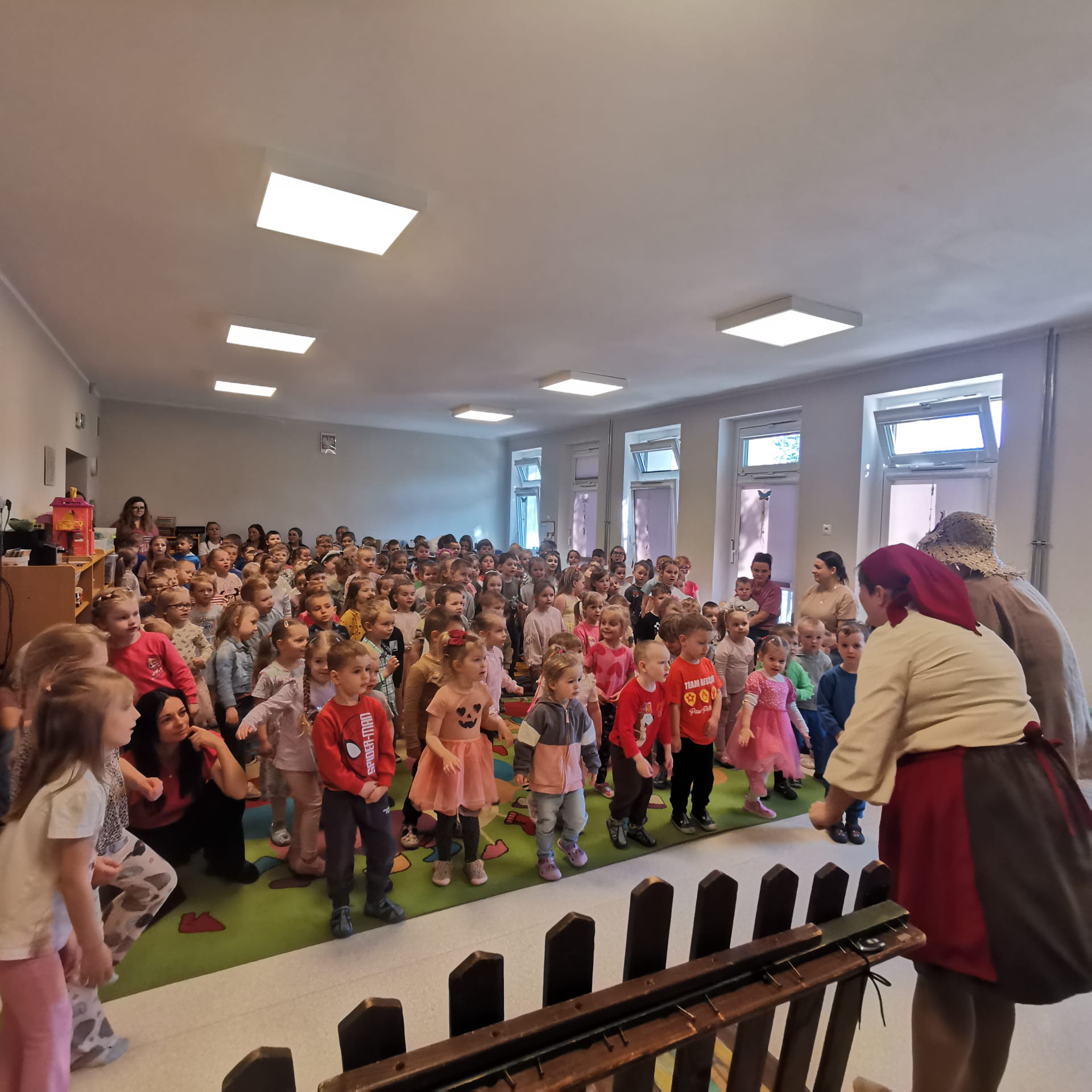 Teatr pod Orzełkiem w spektaklu "Kukła z wiejskiego podwórka"