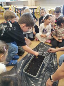 "Mali ogrodnicy"- "Biedronki" i "Żabki"