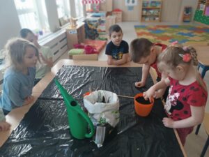 "Mali ogrodnicy"- "Biedronki" i "Żabki"