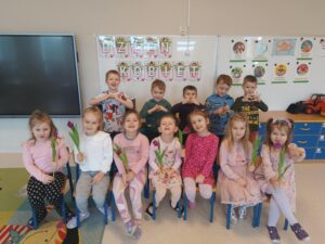 "Dzień Kobiet"- "Motylki", "Sówki", "Delfinki"