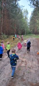 Warsztaty leśne "U Jasia i Małgosi" - "Delfinki" na wycieczce w Straduniu