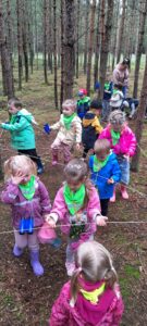 Warsztaty leśne "U Jasia i Małgosi" - "Delfinki" na wycieczce w Straduniu