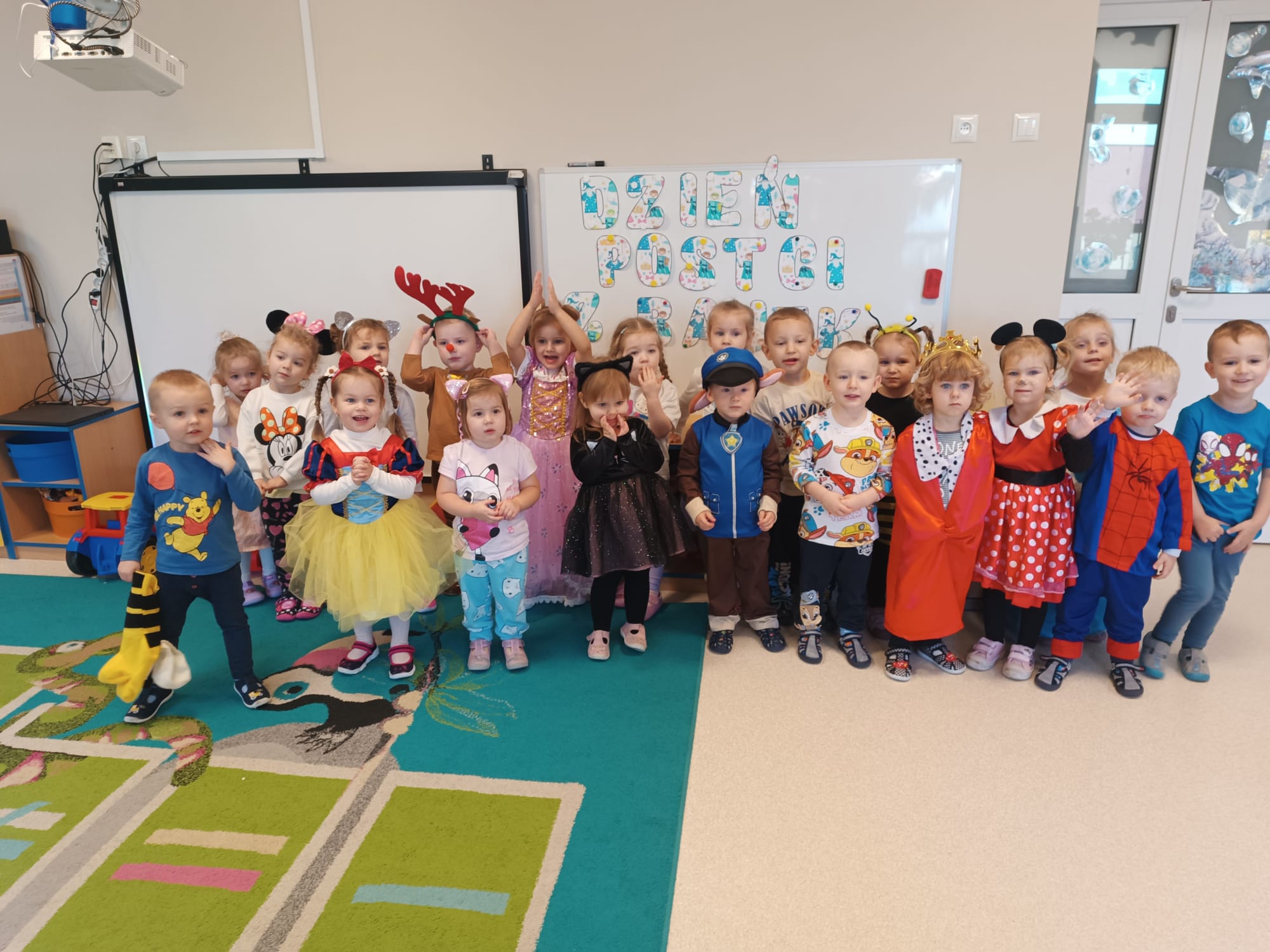 Dzień Postaci z Bajek "Delfinki"